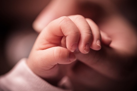 Em bé ở Hà Nội mắc hội chứng siêu nữ hiếm gặp, đó là gì?- Ảnh 1. Một bé gái mới sinh tại Hà Nội vừa được chẩn đoán mắc hội chứng siêu nữ - Ảnh minh họa: VERYWELL HEALTH