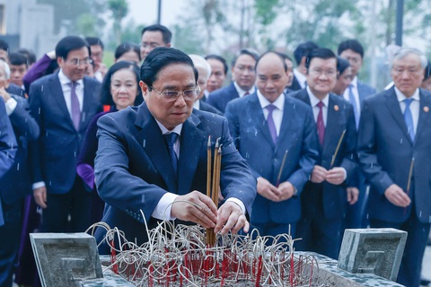 Thủ tướng Phạm Minh Chính cùng các đồng chí lãnh đạo, nguyên lãnh đạo Đảng, Nhà nước dâng hương Đền thờ Liệt sĩ tại chiến trường Điện Biên Phủ - Ảnh: VGP Thủ tướng Phạm Minh Chính cùng các lãnh đạo, nguyên lãnh đạo Đảng, Nhà nước dâng hương Đền thờ liệt sĩ tại chiến trường Điện Biên Phủ - Ảnh: VGP