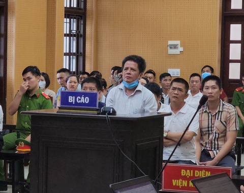 Đề nghị 5 đến 6 năm tù cho cựu giám đốc Trung tâm Pháp y nhận hối lộ làm giả kết quả giám định- Ảnh 1. Bị cáo Phạm Ngọc Phượng mong tòa xem xét mức án nhẹ hơn viện kiểm sát đề nghị để có cơ hội làm lại - Ảnh: TRẦN MAI