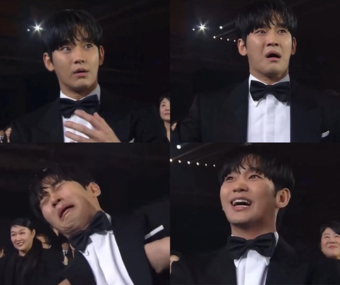 Khoảnh khắc Kim Soo Hyun giả khóc tại Baeksang 2024 trở thành meme trên mạng xã hội - Ảnh: JTBC Khoảnh khắc Kim Soo Hyun giả khóc tại Baeksang 2024 trở thành meme trên mạng xã hội - Ảnh: JTBC