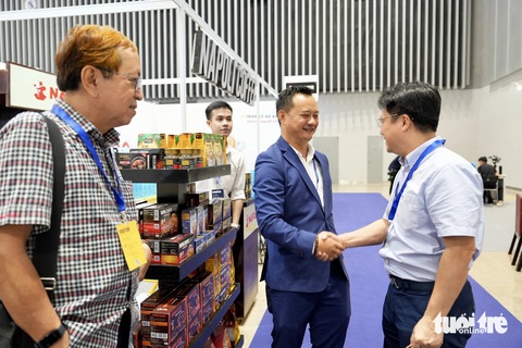 Đòn bẩy phục hồi cho các doanh nghiệp xuất khẩu- Ảnh 2. Nhiều nhà mua quốc tế đã đến tìm hiểu các mặt hàng Việt Nam