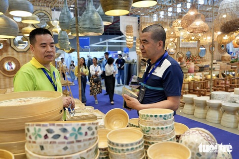 Đòn bẩy phục hồi cho các doanh nghiệp xuất khẩu- Ảnh 3. Hội chợ hàng Việt Nam tiêu biểu xuất khẩu là nơi hội tụ các doanh nghiệp xuất khẩu uy tín hàng đầu của Việt Nam