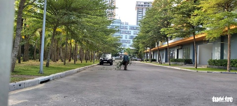 Siêu dự án Cocobay vẫn đìu hiu sau tin tái khởi động- Ảnh 1. Bên trong Cocobay chiều 8-5 - Ảnh: ĐOÀN CƯỜNG