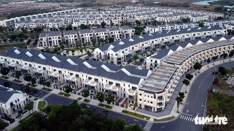 Toàn cảnh dự án khu đô thị Aqua City mà công an yêu cầu xác minh- Ảnh 3. Trước đó, Sở Xây dựng tỉnh Đồng Nai đã ra thông báo xác nhận 752 căn nhà ở thấp tầng tại dự án Aqua City đủ điều kiện đưa vào kinh doanh. Trong đó, có 441 căn nhà ở liên kế, 82 căn biệt thự song lập và 58 căn biệt thự sân vườn thuộc khu I; 171 căn nhà ở riêng lẻ thuộc khu V của dự án