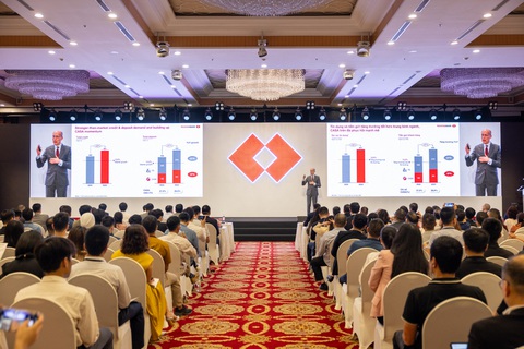 Tổng giám đốc Jens Lottner: ‘Techcombank sẵn sàng chào đón các nhà đầu tư chiến lược’- Ảnh 2. Tổng giám đốc Jens Lottner nhấn mạnh rằng ESG sẽ là trọng tâm của Techcombank vào năm 2024 - Ảnh: TCB