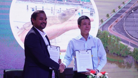 Cà Mau được nuôi tôm theo chuẩn quốc tế, thân thiện môi trường- Ảnh 1. Ký kết hợp tác của dự án Aqua xanh với Trường đại học Cần Thơ - Ảnh: THANH HUYỀN
