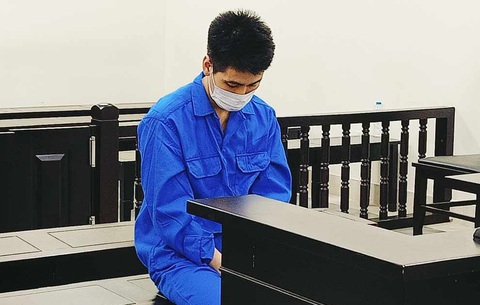 Nam diễn viên 'diễn xuất' để lừa đảo tiền tỉ của nhiều người- Ảnh 1. Bị cáo Hưng tại tòa - Ảnh: HỒNG ÂN