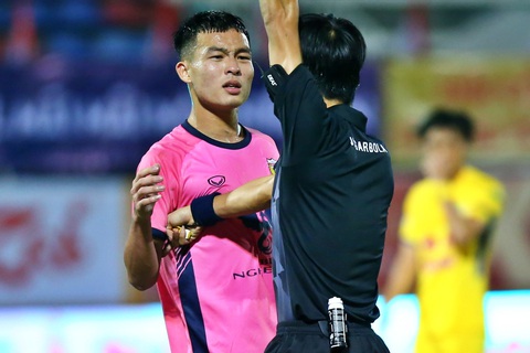 Thất bại ở vòng loại World Cup 2026, bóng đá Việt Nam sẽ ra sao?- Ảnh 2. Bóng đá Việt Nam vẫn tồn tại nhiều vấn đề nhức nhối - Ảnh: QUANG THỊNH