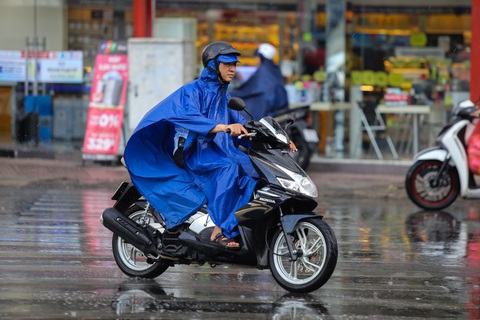 Thời tiết hôm nay 9-5: Nam Bộ ngày nắng, chiều mưa dông; Bắc Bộ mưa rất to- Ảnh 1. Hôm nay 9-5, thời tiết Nam Bộ mưa dông chiều tối - Ảnh: PHƯƠNG QUYÊN