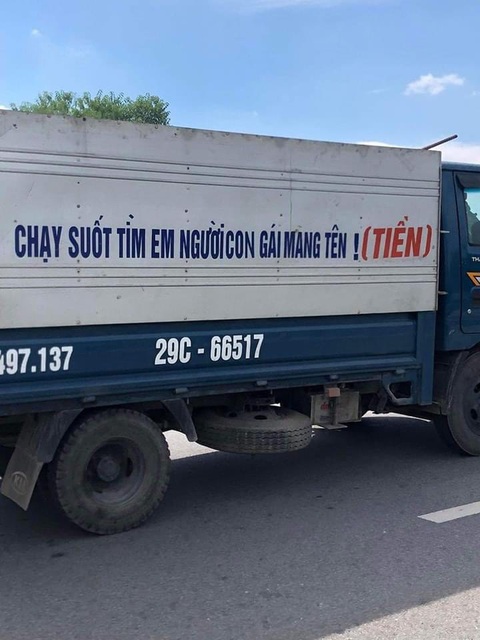 Ảnh vui 9-5: Anh trai bán sầu riêng có chiếc ô 'siêu to khổng lồ'- Ảnh 2.