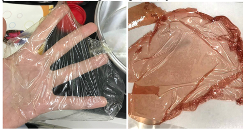 Sinh viên làm màng bọc thực phẩm từ vỏ thanh long, chanh dây- Ảnh 2. Màng bọc thực phẩm từ vỏ chanh dây (bên trái) và vỏ thanh long (bên phải). Màng bọc từ vỏ thanh long có khả năng đổi màu từ đậm sang mất màu tùy vào mức độ hư hỏng của thực phẩm - Ảnh: NVCC