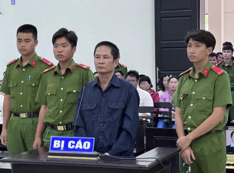 Án tử hình cho người chồng dùng khí CO giết vợ và 3 con ruột- Ảnh 1. Bị cáo Hồ Xuân Hải tại phiên tòa xét xử - Ảnh: K.NAM