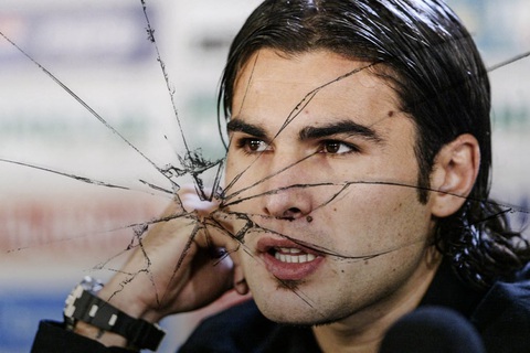 Những sao bóng đá từng dính 'mai thúy' khiến sự nghiệp bay biến- Ảnh 2. Adrian Mutu tiêu tan sự nghiệp vì cocaine