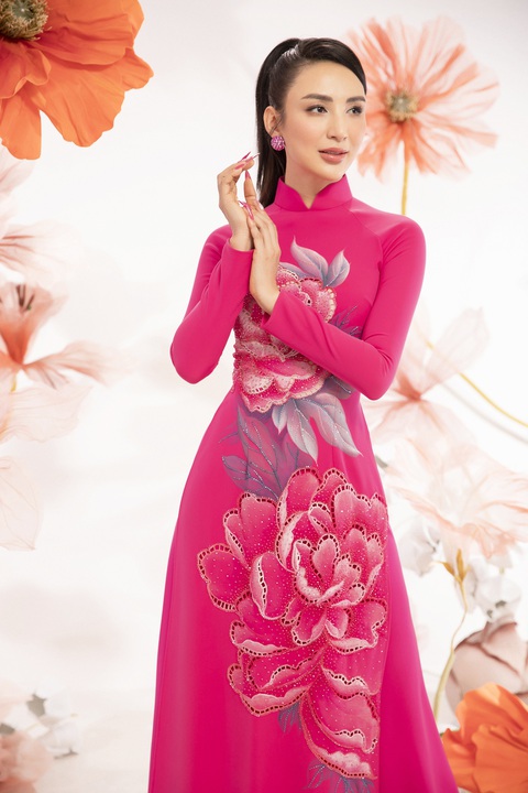 Hoa hậu Ngọc Diễm bật mí bí quyết giữ gìn sắc vóc sau 16 năm đăng quang- Ảnh 8. Tận dụng vẻ ngoài tươi trẻ của Ngọc Diễm, Minh Châu thực hiện các thiết kế mang tông màu nổi bật như hồng, cam, vàng… giúp tôn làn da trắng và những đường nét thanh tú của cô