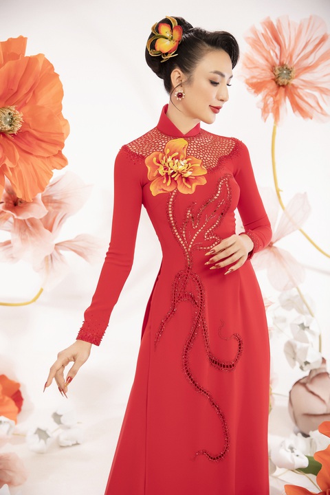 Hoa hậu Ngọc Diễm bật mí bí quyết giữ gìn sắc vóc sau 16 năm đăng quang- Ảnh 9. Bên cạnh yêu mến vẻ đẹp quý phái, sắc sảo của Hoa hậu Du lịch Việt Nam 2008, chủ nhân bộ sưu tập còn đánh giá cao tinh thần làm việc của cô