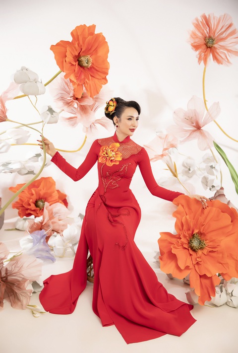 Hoa hậu Ngọc Diễm bật mí bí quyết giữ gìn sắc vóc sau 16 năm đăng quang- Ảnh 10. Đối với nhà thiết kế Minh Châu, Ngọc Diễm là hình mẫu của người phụ nữ độc lập, bản lĩnh trong xã hội hiện đại. Theo dõi hành trình của đàn chị, Minh Châu mong cô sớm có một đám cưới và cùng bạn đời chăm sóc Chiko