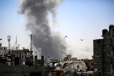 Israel tiếp tục tấn công vào Rafah ngày 9-5 - Ảnh: AFP Israel tiếp tục tấn công vào Rafah ngày 9-5 - Ảnh: AFP