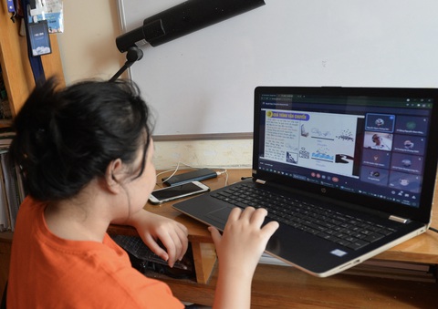 Google: Khả năng tiếp cận AI của học sinh Việt Nam có bước phát triển- Ảnh 4. Các ứng dụng học tập trực tuyến đã trở nên quen thuộc với học sinh Việt Nam - Ảnh: TỰ TRUNG