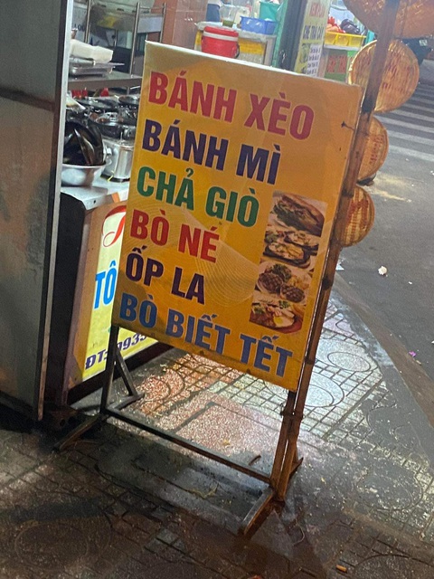 Ảnh vui 9-5: Anh trai bán sầu riêng có chiếc ô 'siêu to khổng lồ'- Ảnh 3. Biết rồi, còn 265 ngày nữa là đến Tết.
