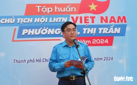Vinh danh 54 thủ lĩnh thanh niên TP.HCM 2024- Ảnh 2. Phó bí thư thường trực Thành Đoàn, Chủ tịch Hội Liên hiệp thanh niên Việt Nam TP.HCM Ngô Minh Hải phát biểu chúc mừng các thủ lĩnh thanh niên tại lễ tuyên dương - Ảnh: K.ANH