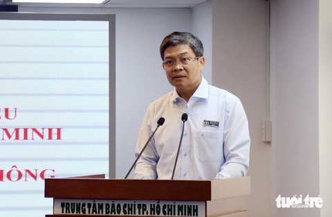 Tai nạn giao thông chết người nhiều nhất thường rơi vào thứ bảy, chủ nhật ở quốc lộ 1, quốc lộ 50- Ảnh 1. Ông Nguyễn Thành Lợi - phó trưởng ban chuyên trách Ban An toàn giao thông TP.HCM - chia sẻ tại hội nghị sáng 9-5 - Ảnh: THU DUNG