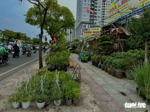 Buôn bán cá tôm tràn xuống lòng đường, xả nước thải gây hôi thối cả khu vực- Ảnh 5. Chính quyền địa phương cho biết sẽ tăng cường rà soát, xử lý trong thời gian tới - Ảnh: NGỌC QUÝ