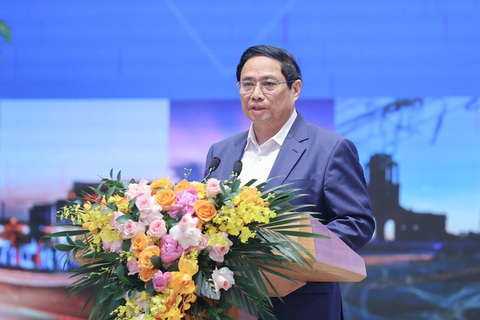 Thủ tướng: Những vùng đất, vị trí đẹp, có lợi thế phải ưu tiên dành cho sản xuất, kinh doanh- Ảnh 1. Thủ tướng Phạm Minh Chính phát biểu trong hội nghị Hội đồng điều phối vùng Đồng bằng sông Hồng - Ảnh: VGP