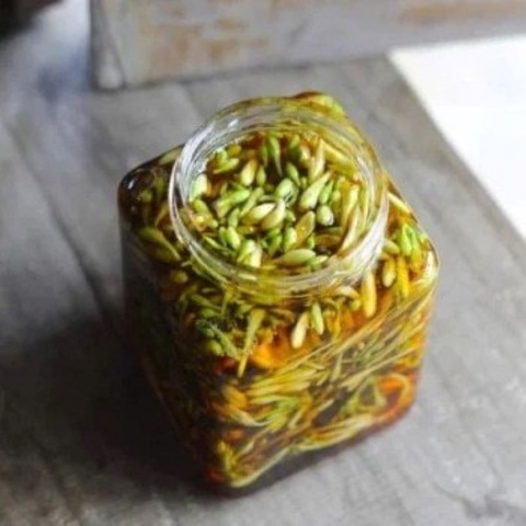 Hoa đu đủ đực có chữa được ung thư?- Ảnh 2. Hoa đu đủ ngâm mật ong giúp hỗ trợ điều trị ho - Ảnh minh họa