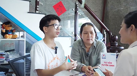 Em Nguyễn Hùng Mẫn được mẹ dẫn đến đăng ký theo học nghề tại Trường cao đẳng Quốc tế TP.HCM ngay từ đầu tháng 4-2024 - Ảnh: NVCC Em Nguyễn Hùng Mẫn được mẹ dẫn đến đăng ký theo học nghề tại Trường cao đẳng Quốc tế TP.HCM ngay từ đầu tháng 4-2024 - Ảnh: NVCC