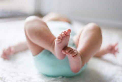 'Tiểu tam' sinh con từ phôi đông lạnh để đòi thừa kế- Ảnh 1. Đứa trẻ được người phụ nữ sinh ra theo phương pháp IVF sau khi nhân tình qua đời.