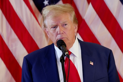 Cựu tổng thống Mỹ Donald Trump phát biểu tại một họp báo ở TP New York hôm 31-5, một ngày sau khi bị kết tội hình sự - Ảnh: REUTERS Cựu tổng thống Mỹ Donald Trump phát biểu tại một họp báo ở TP New York hôm 31-5, một ngày sau khi bị bồi thẩm đoàn New York kết tội hình sự - Ảnh: REUTERS