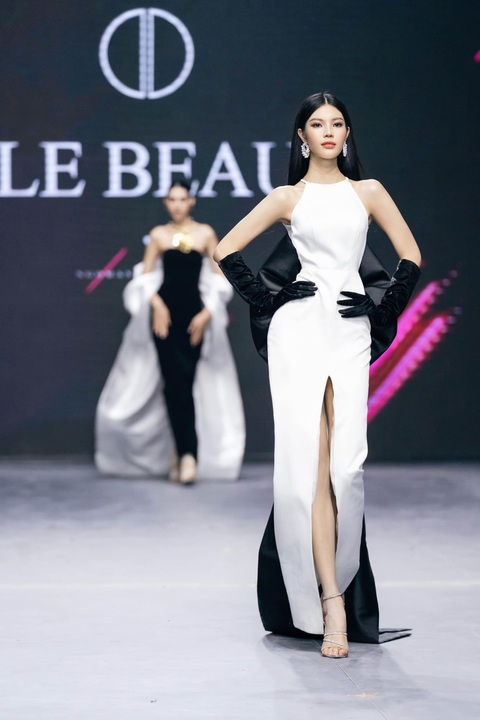 Sắc vóc của Tường San - đại diện Việt Nam thi Miss International Queen 2024- Ảnh 8. Hiện tại, Tường San đang làm người mẫu. Cô thường góp mặt tại nhiều show diễn của những nhà thiết kế đình đám.