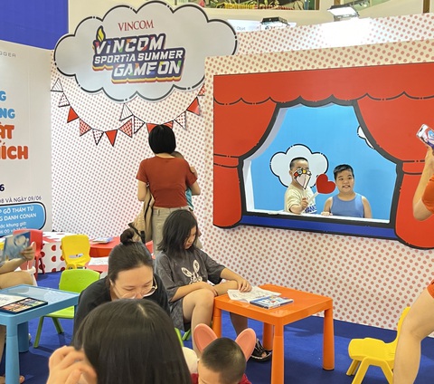 Không gian vui chơi giải trí tại các TTTM Vincom thu hút các gia đình có trẻ nhỏ. Ảnh: Đ.H Không gian vui chơi giải trí tại các TTTM Vincom thu hút các gia đình có trẻ nhỏ - Ảnh: Đ.H
