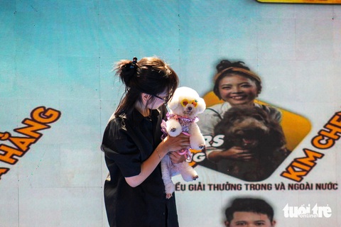 Còn thí sinh cuối cùng diện trang phục đi biển năng động, hiện đại, tuy đơn giản nhưng vô cùng gọn gàng và phong cách - Ảnh: TÔ CƯỜNG Còn thí sinh cuối cùng diện trang phục đi biển năng động, hiện đại, tuy đơn giản nhưng vô cùng gọn gàng và phong cách - Ảnh: TÔ CƯỜNG