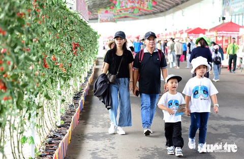 Hoa thơm trái ngọt ngập tràn Lễ hội Trái cây Nam Bộ 2024- Ảnh 10. Nông trại Suối Tiên Farm - điểm tham quan du lịch hấp dẫn