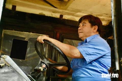 Công nhân cải tiến xe sàng cát làm sạch bãi biển Nha Trang- Ảnh 9. Ông Thanh mong muốn người dân, du khách ý thức hơn trong việc giữ gìn môi trường - Ảnh: MINH CHIẾN