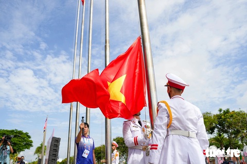 Khai mạc Đại hội Thể thao học sinh Đông Nam Á lần thứ 13 tại Đà Nẵng- Ảnh 1. Lễ thượng cờ