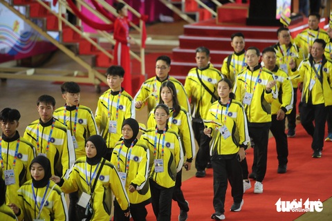 Khai mạc Đại hội Thể thao học sinh Đông Nam Á lần thứ 13 tại Đà Nẵng- Ảnh 6. Đoàn Brunei Darussalam diễu hành tại lễ khai mạc
