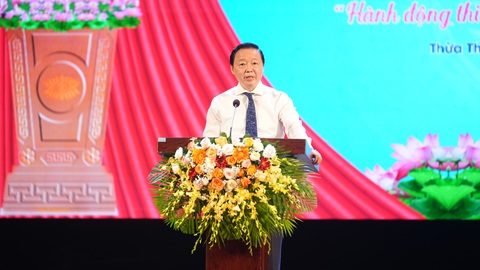 Cần bảo vệ trẻ em trước thông tin xấu, độc trên không gian mạng- Ảnh 1. Phó thủ tướng Trần Hồng Hà tại lễ phát động Tháng hành động vì trẻ em 2024 - Ảnh: LÊ ĐÌNH HOÀNG