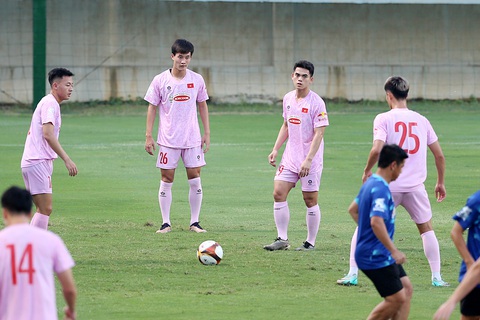 Đội tuyển Việt Nam đang có nhóm cầu thủ còn đủ tuổi thi đấu U23 là Khuất Văn Khang, Nguyễn Thái Sơn, Nguyễn Văn Trường, Bùi Vĩ Hào, Trần Ngọc Sơn - Ảnh: HOÀNG TÙNG Đội tuyển Việt Nam đang có nhóm cầu thủ còn đủ tuổi thi đấu U23 là Khuất Văn Khang, Nguyễn Thái Sơn, Nguyễn Văn Trường, Bùi Vĩ Hào, Trần Ngọc Sơn - Ảnh: HOÀNG TÙNG