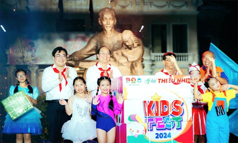 Khởi động Lễ hội thiếu nhi ngay đầu hè- Ảnh 1. Lễ hội thiếu nhi TP.HCM 2024 tưng bừng khai mạc tối 31-5 tại Nhà Thiếu nhi TP.HCM (quận 3) - Ảnh: TH.HIỆP