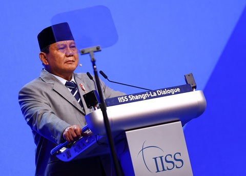 Ông Prabowo Subianto, bộ trưởng quốc phòng và tổng thống đắc cử Indonesia, phát biểu tại Đối thoại Shangri-La ở Singapore, ngày 1-6 - Ảnh: REUTERS Ông Prabowo Subianto, bộ trưởng quốc phòng và tổng thống đắc cử Indonesia, phát biểu tại Đối thoại Shangri-La ở Singapore, ngày 1-6 - Ảnh: REUTERS