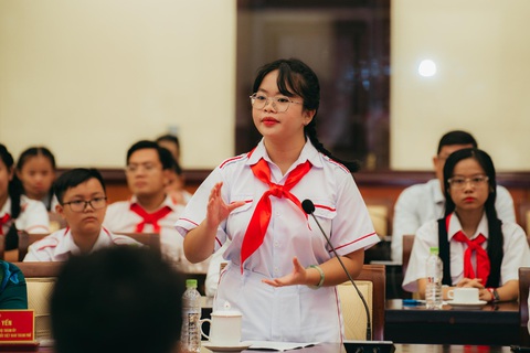 Thiếu nhi TP.HCM kỳ vọng chính quyền đầu tư cho giáo dục, môi trường- Ảnh 2. Nguyễn Ngọc Ngân (quận 5) mong học sinh TP.HCM được cải thiện khả năng ngoại ngữ, học tập thành công dân toàn cầu - Ảnh: THANH HIỆP