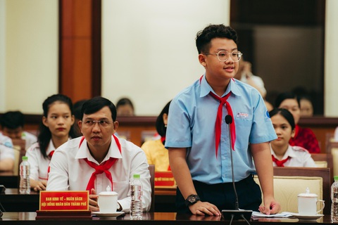 Thiếu nhi TP.HCM kỳ vọng chính quyền đầu tư cho giáo dục, môi trường- Ảnh 3. Lâm Thiện Phúc (quận 3) cho rằng cần nhiều hơn sân chơi cho thiếu nhi nâng cao sức khỏe thể chất, tinh thần - Ảnh: THANH HIỆP
