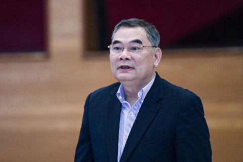 Trung tướng Tô Ân Xô thôi làm người phát ngôn Bộ Công an- Ảnh 1. Trung tướng Tô Ân Xô trả lời tại một cuộc họp báo Chính phủ - Ảnh: NAM TRẦN