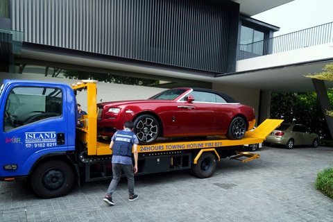 Tang vật là ô tô hạng sang Rolls-Royce bị thu giữ tại nơi ở của một nghi phạm trong vụ án rửa tiền tại Singapore - Ảnh: BLOOMBERG Tang vật là ô tô hạng sang Rolls-Royce bị thu giữ tại nơi ở của một nghi phạm trong vụ án rửa tiền tại Singapore - Ảnh: BLOOMBERG