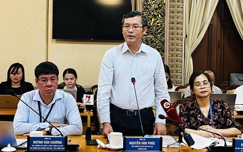 Thứ trưởng Bộ Giáo dục và Đào tạo: 'Đi thi học sinh nên để điện thoại ở nhà để tránh điều đáng tiếc'- Ảnh 1. Thứ trưởng Bộ Giáo dục và Đào tạo Nguyễn Văn Phúc phát biểu tại buổi làm việc với TP.HCM chiều 10-6 - Ảnh: MỸ DUNG