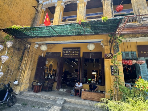 Dân ở Hội An kiện tỉnh đòi căn nhà 2 triệu đô: Vì sao tòa cấp cao hủy bản án sơ thẩm?- Ảnh 3. Ngôi nhà hiện có giá trị vài triệu đô nằm trong phố cổ Hội An - Ảnh: LÊ TRUNG