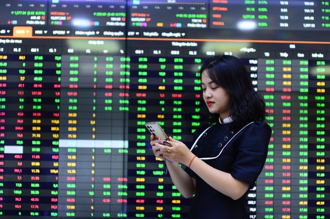 Chứng khoán tuần mới: VN-Index có vượt 1.300?- Ảnh 1. Thanh khoản chứng khoán đang cải thiện - Ảnh: QUANG ĐỊNH
