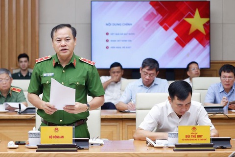 Thủ tướng họp bàn gỡ vướng liên thông dữ liệu chống gian lận, trốn thuế- Ảnh 3. Thứ trưởng Bộ Công an Nguyễn Văn Long - Ảnh: VGP